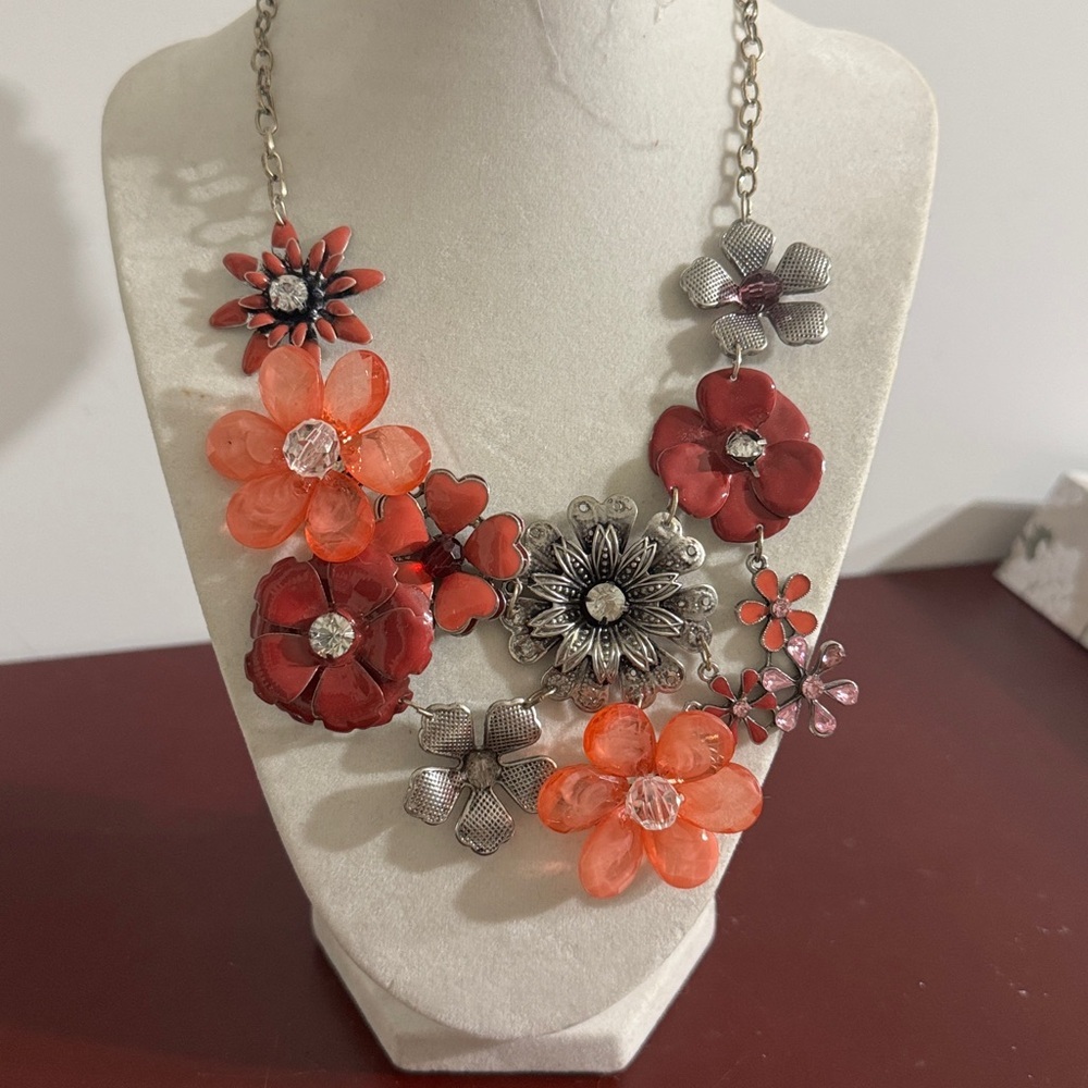 Dress Well with Gisele
Floral Statement Necklace in Red and Silver